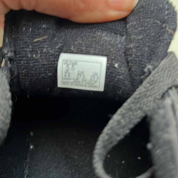 Very good conditions it have little hair from my dog … other that nothing - Picture 2 of 8